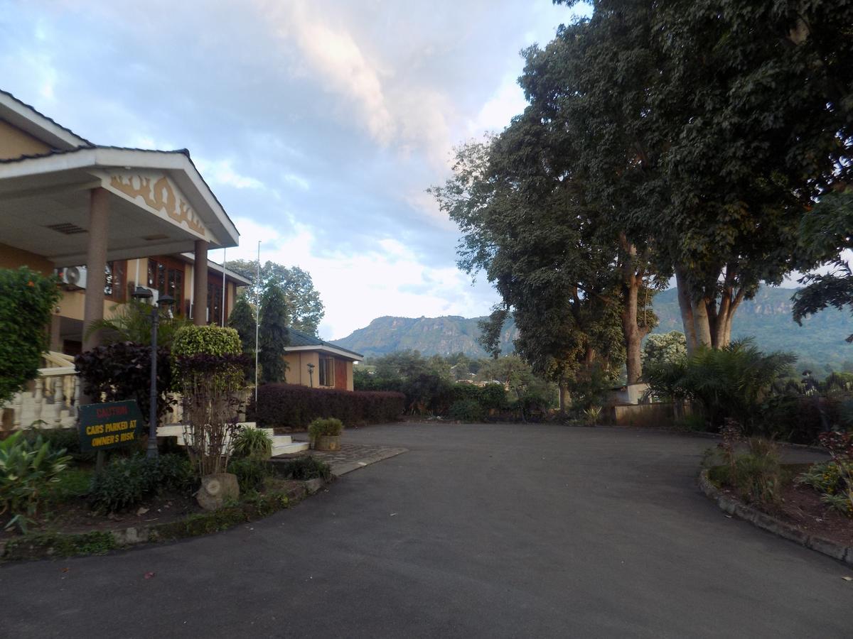 Kayegi Hotel Mbale Екстериор снимка